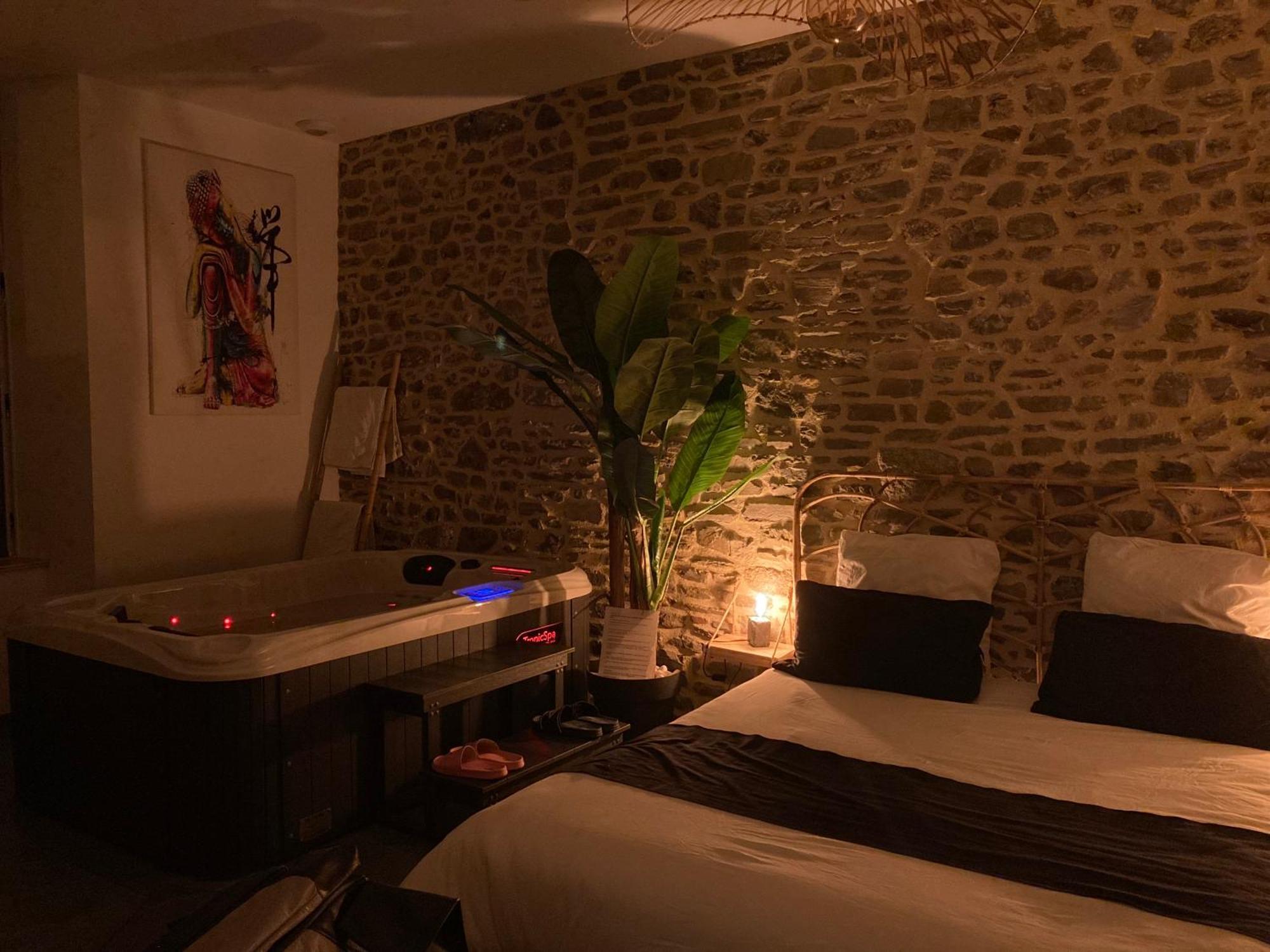 La Douce Nuit Apartment Fougeres Bagian luar foto