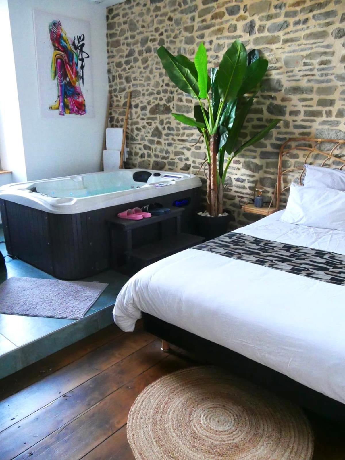 La Douce Nuit Apartment Fougeres Bagian luar foto