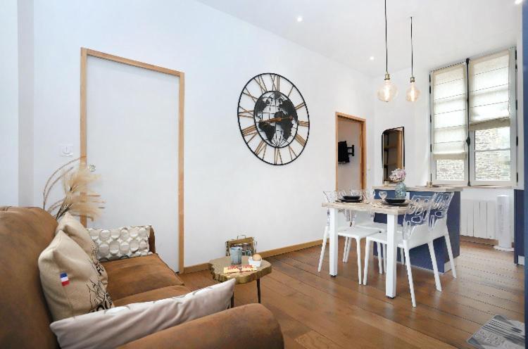 La Douce Nuit Apartment Fougeres Bagian luar foto