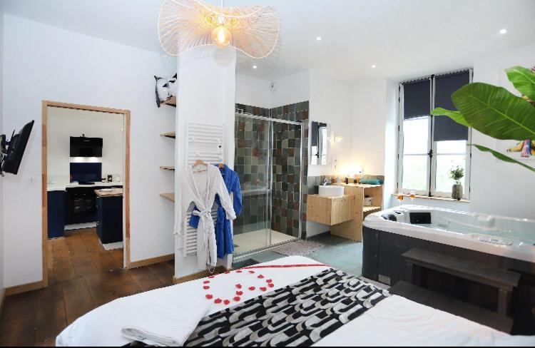 La Douce Nuit Apartment Fougeres Bagian luar foto