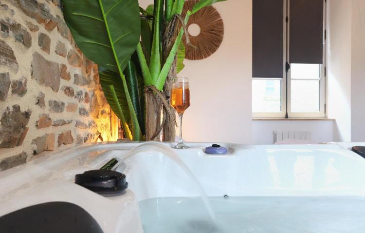 La Douce Nuit Apartment Fougeres Bagian luar foto